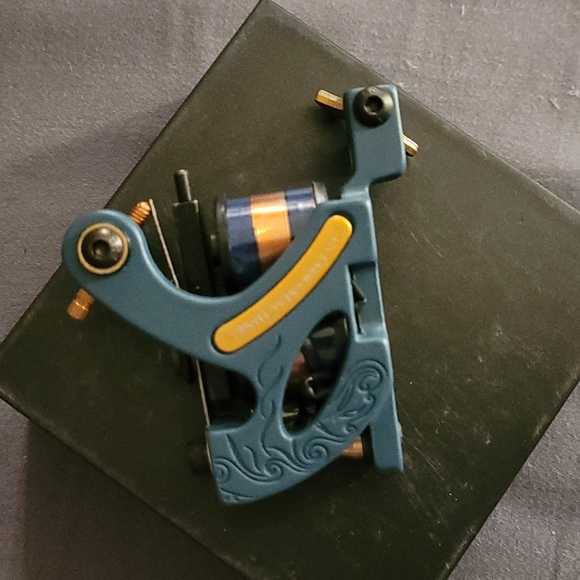 #41) Tattoo Guns - Picture 5 of 10